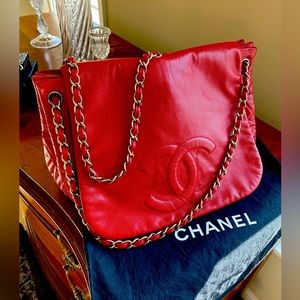 CHANEL Red Leather Bag with Gold Chain